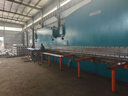 último caso de la compañía sobre Instalación de la máquina de postes de luz en Angola, (junio de 2025)
